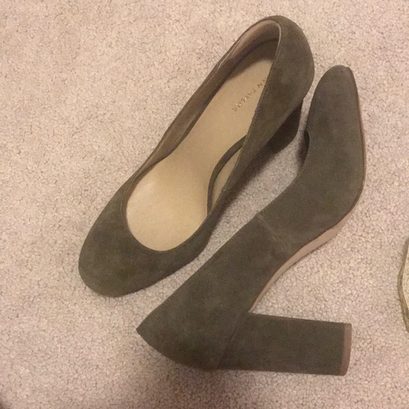 Olive green suede Ann Taylor heels - Picture 2 of 4